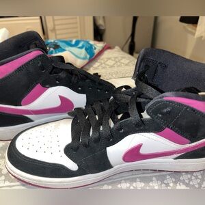 Jordan 1 Mid’s